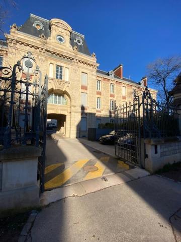 Appartement Le Corbeau et le Homard, un vrai havre de paix à Dijon Extérieur photo